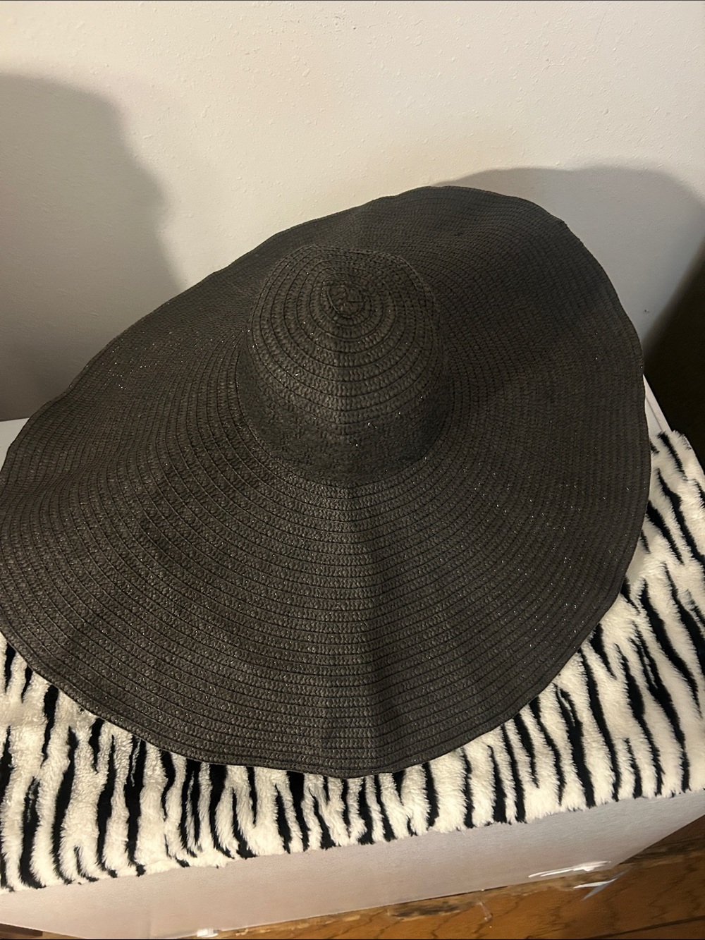 Classic Black Wide-Brim Sun Hat - Women Accessories.   OS